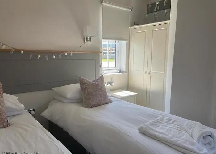 Lakeside Retreat, The Bay Filey, 2 Bedrooms With Ensuites, Parking With Ev Charger Filey