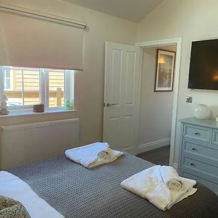 Lakeside Retreat, The Bay Filey, 2 Bedrooms With Ensuites, Parking With Ev Charger * Filey