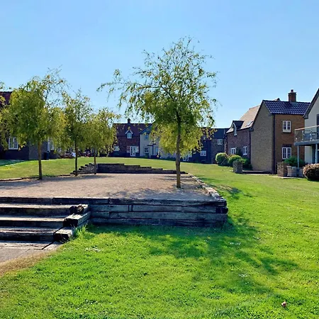 Lakeside Retreat At The Bay Filey, Sleeps 4, 2 Non-shedding Dogs Welcome For Free בית נופש *