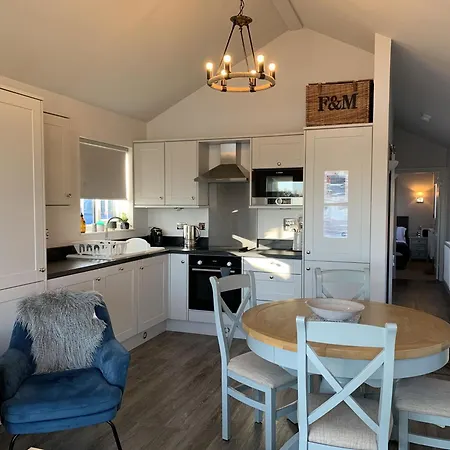 Lakeside Retreat, The Bay Filey, 2 Bedrooms With Ensuites, Parking With Ev Charger * Filey